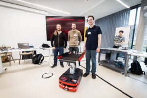 The SAFELOG Hack-Coach Team at the SICK Hackathon 2023: (from left): Christopher Ludwig, Marius Völkl and Carl Stermann-Lücke (Image: © SICK AG).