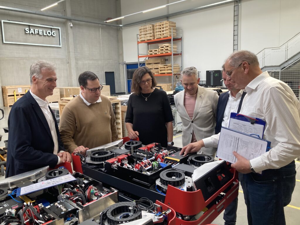 Ilse Aigner zu Besuch bei SAFELOG (2)