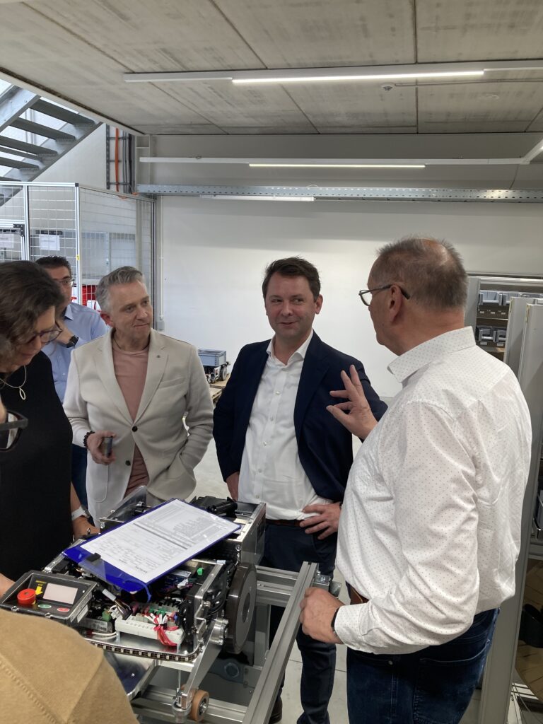 Ilse Aigner zu Besuch bei SAFELOG
