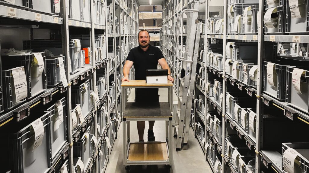 Ein mobiler Roboter wird montiert